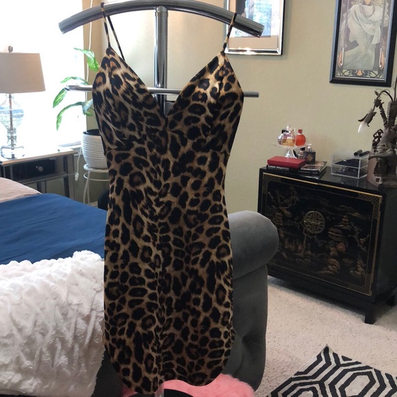 New & on trend Leopard print spaghetti strap dress - Picture 3 of 8